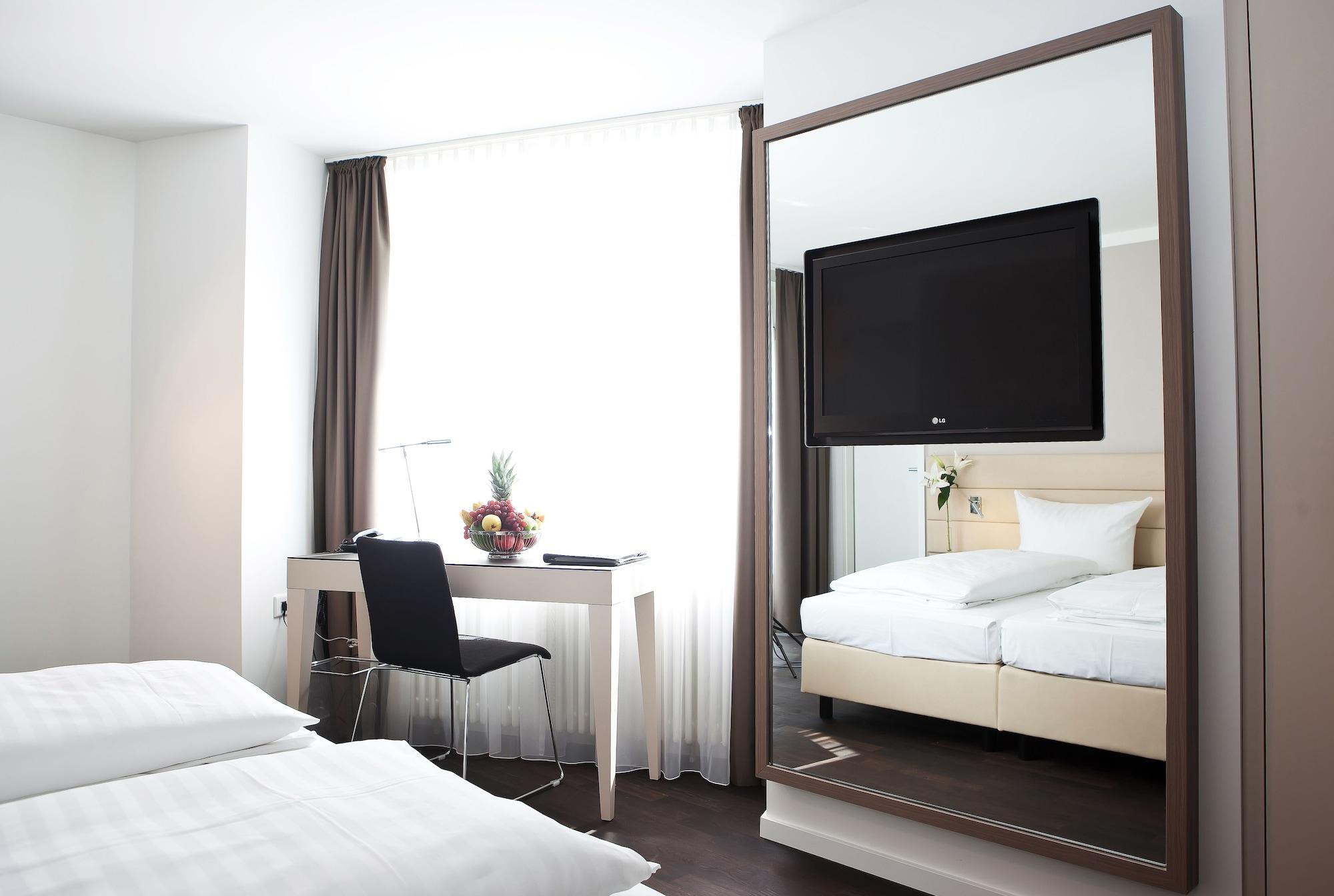 Manhattan Hotel Frankfurt am Main Szoba fotó