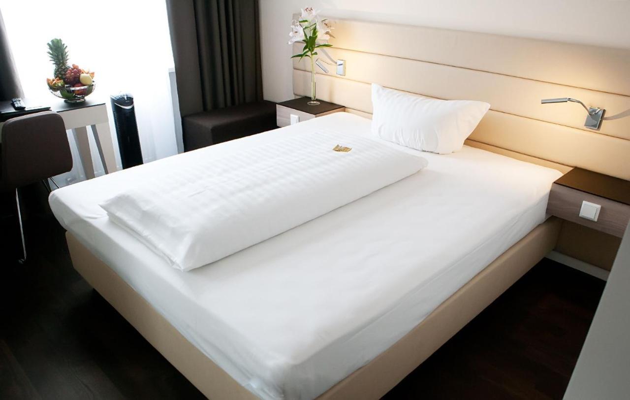 Manhattan Hotel Frankfurt am Main Szoba fotó