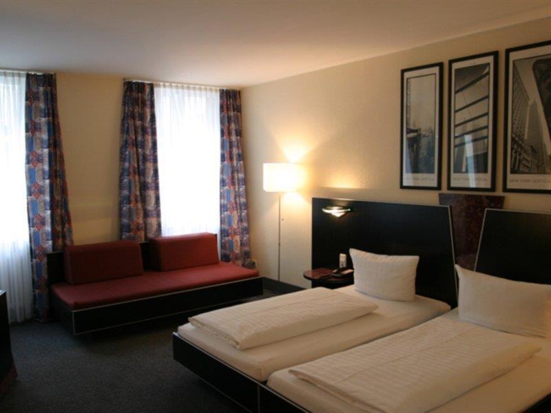 Manhattan Hotel Frankfurt am Main Kültér fotó
