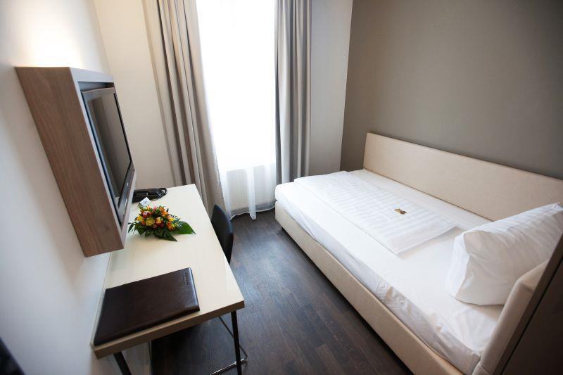 Manhattan Hotel Frankfurt am Main Szoba fotó